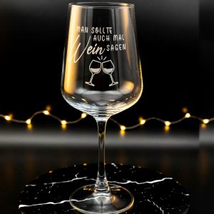 Weinglas mit Gravur – „Man sollte auch mal Wein sagen“